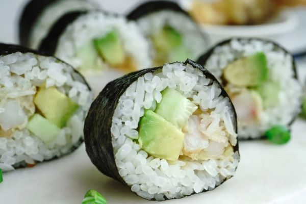 cucumber avocado sushi roll