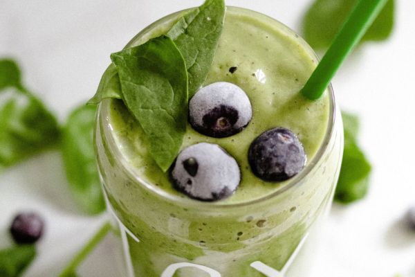Green Smoothie with blueberries and spinach